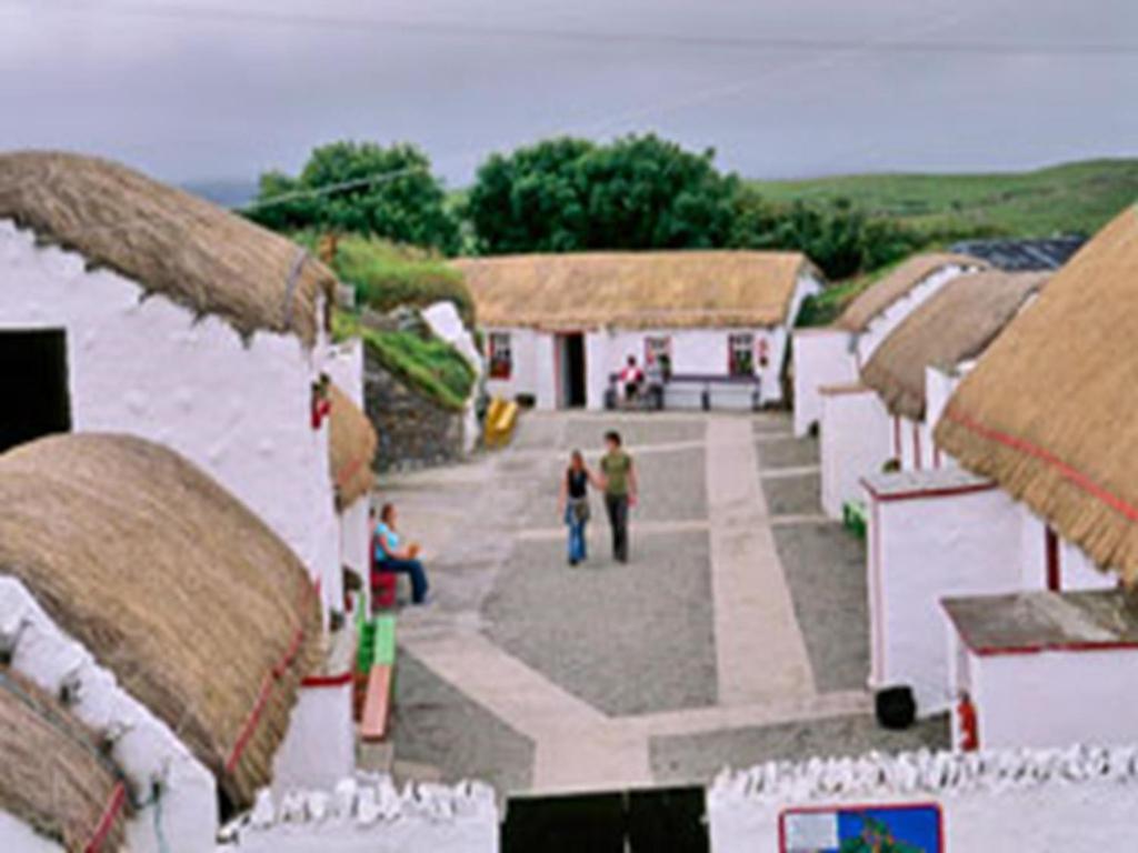 An Grianan Hotel Burt Exterior photo